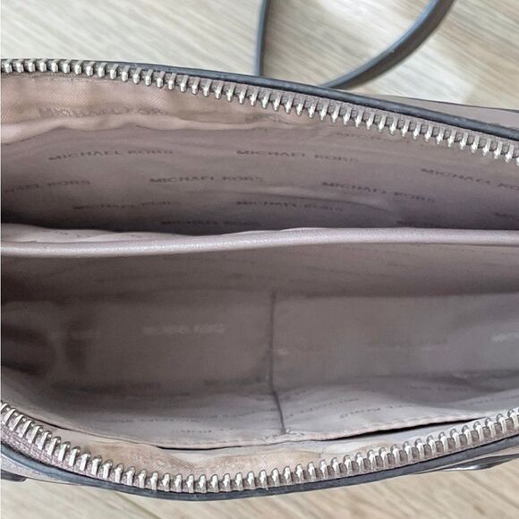 Michael Kors genuine Diamond Grommet Crossbody Leather Bag CINDER Neutral - Picture 11 of 12